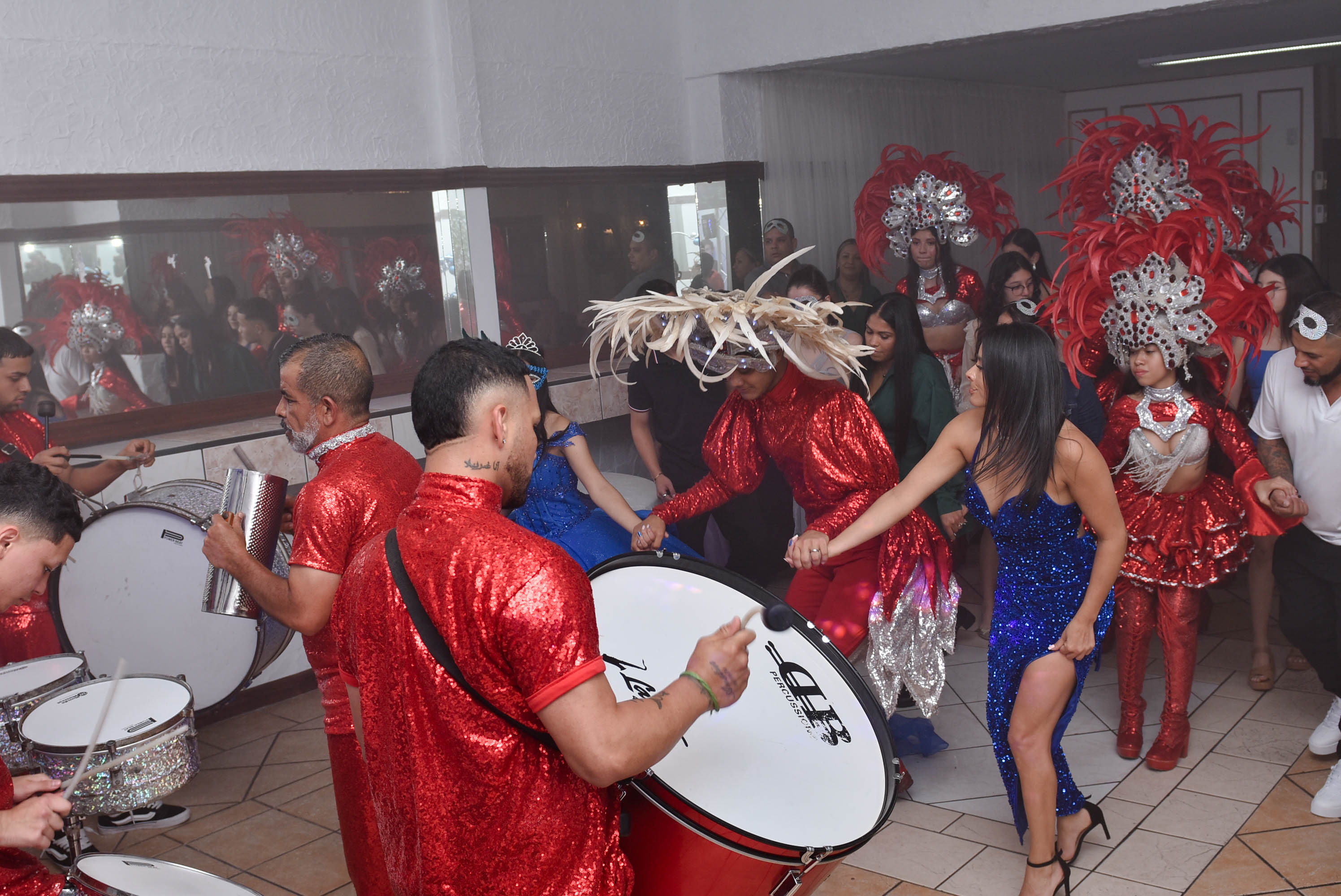 Comparsa y baile